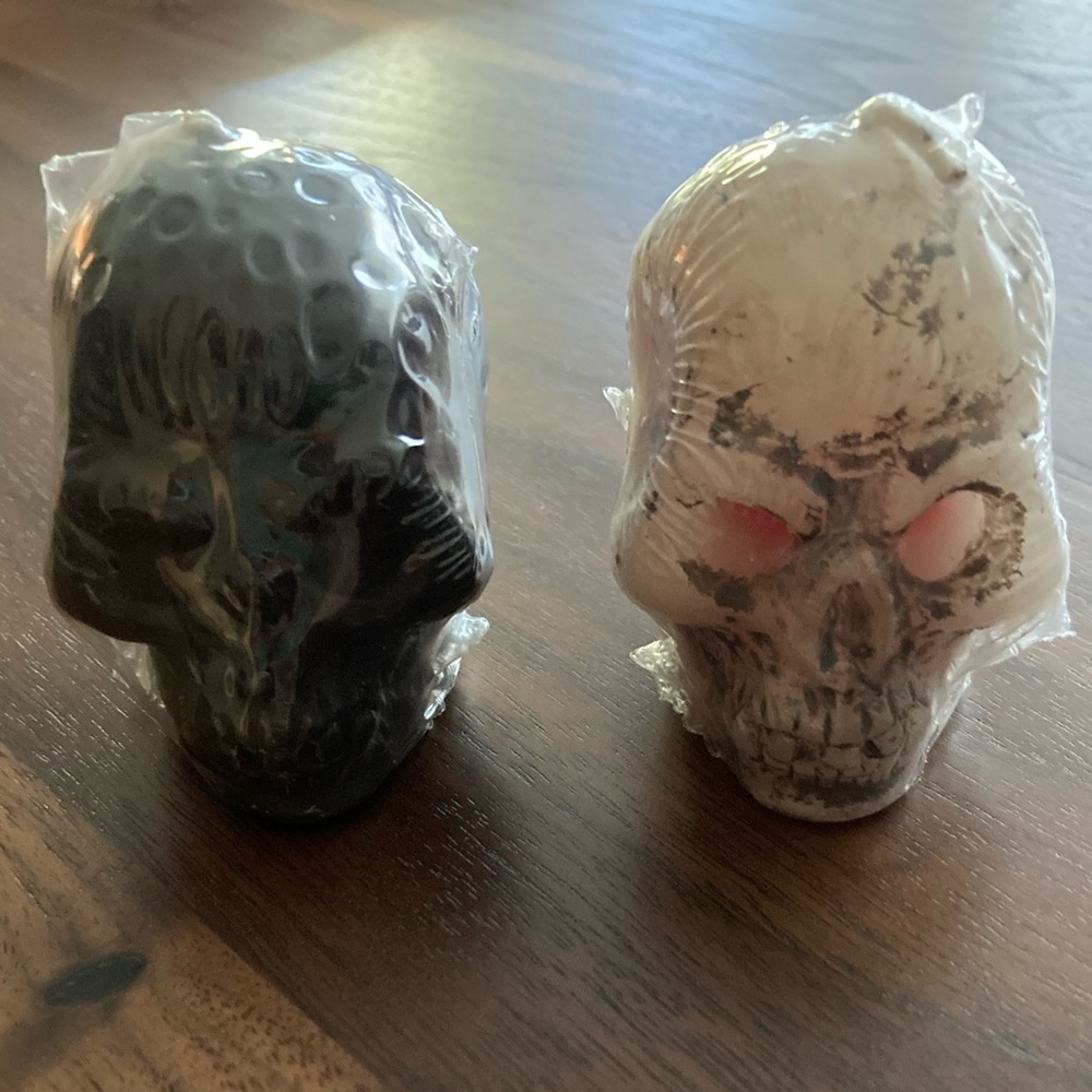 Bleeding Eyes Skull Mini Candles